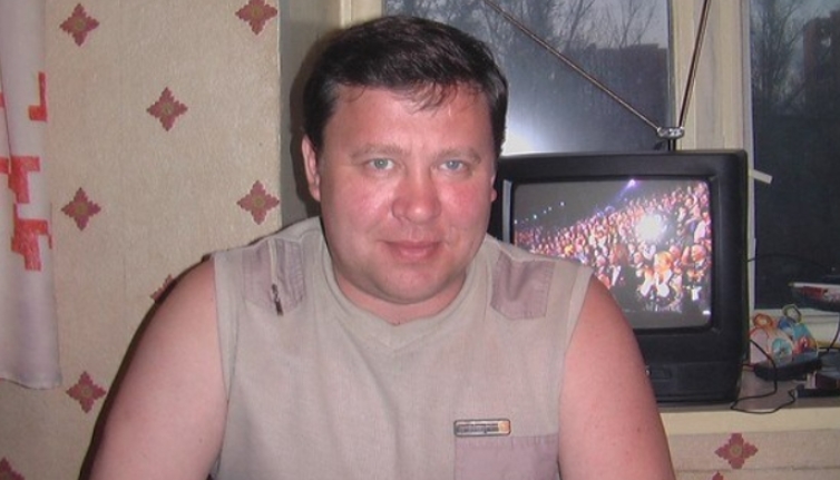 Віктор попросив маленьку же брачку показати, де вона живе. А увійшовши ...